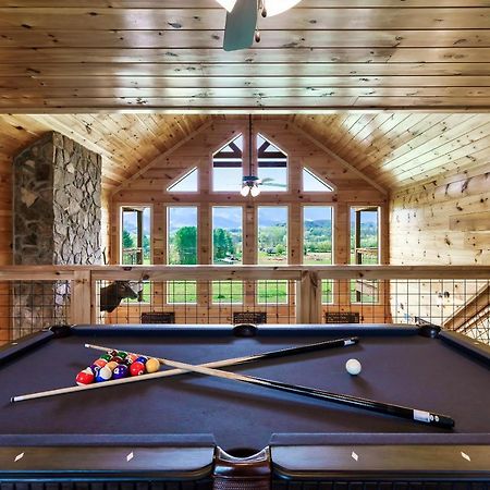 Pet Friendly+ Hot Tub + Fire Pit + Game Room Cosby Exterior photo