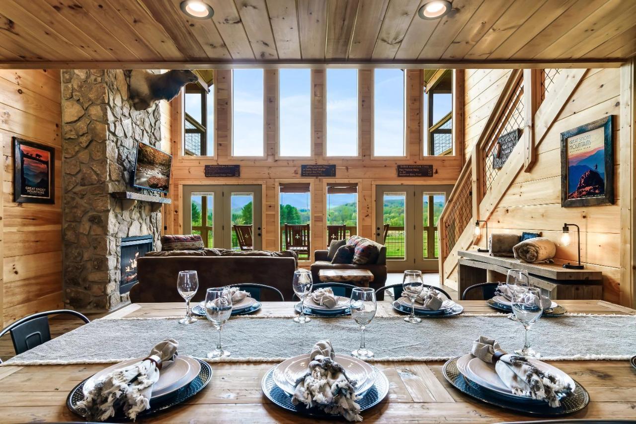 Pet Friendly+ Hot Tub + Fire Pit + Game Room Cosby Exterior photo